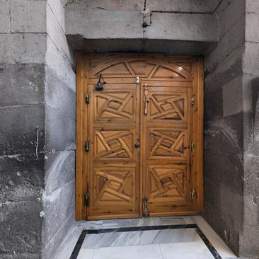 Hunat Hatun Camii İç Giriş