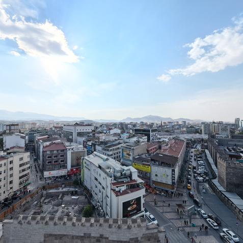 Hunat Hatun Camii ve Hamamı